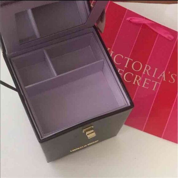 Victoria's Secret Handbags - Victoria secret jewelry bag new